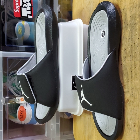 Nike Air Jordan Hydro 6 Slides - Picture 4 of 8